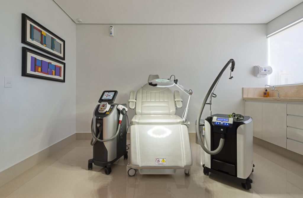 Charles Esteves - Angiologista Goiânia